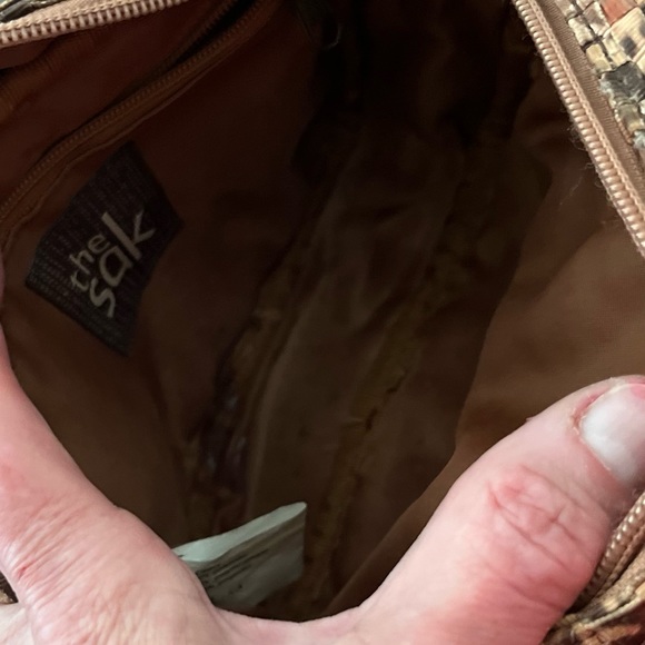 SAK unique pattern w/colors of tan, bronze, bits of almost olive green stylish - Picture 4 of 7